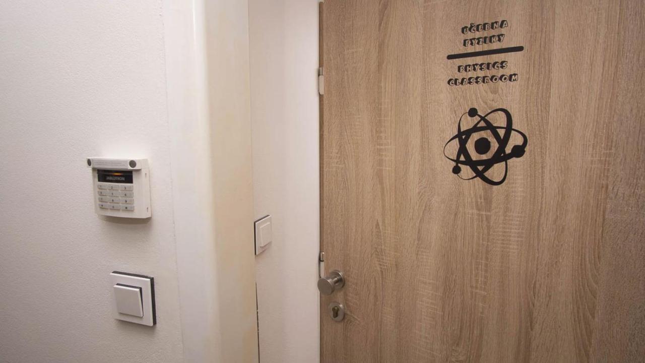 Apartamento School - Your Unique Place In By Metro Vysehrad *