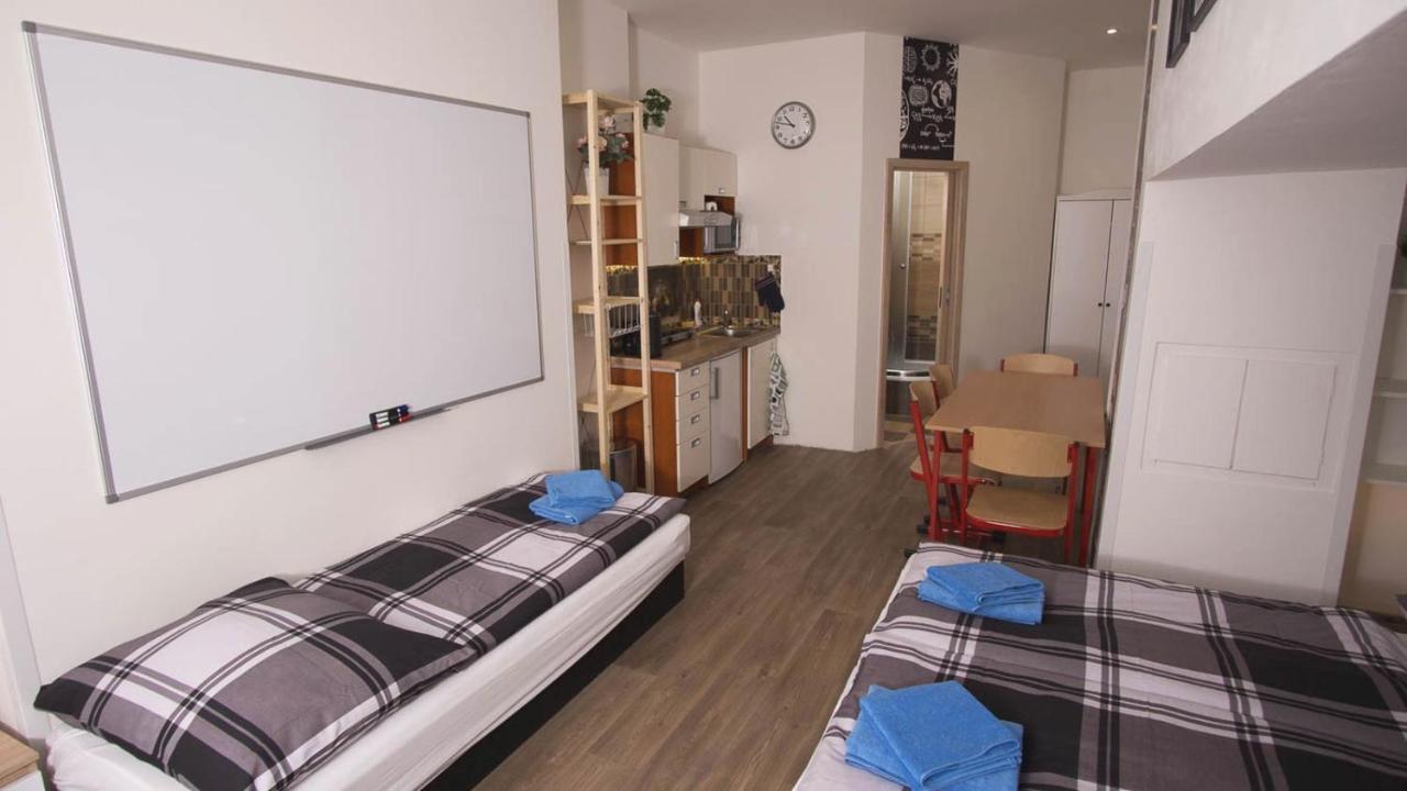 Apartamento School - Your Unique Place In By Metro Vysehrad