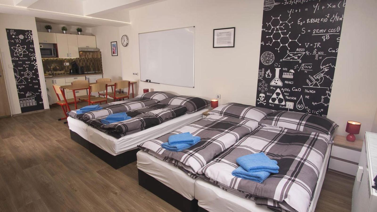 Apartamento School - Your Unique Place In By Metro Vysehrad *